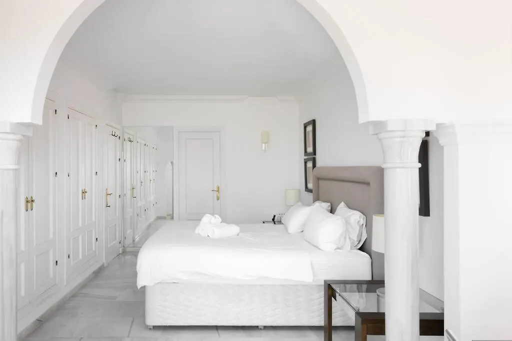 2 Bed Apartment In Magna Marbella With Sea Views Spanien